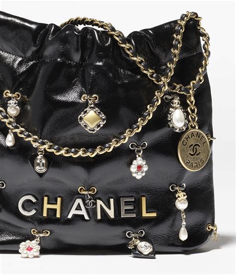 Chanel 22 mini handbag, Shiny lambskin, bijoux charms & gold 